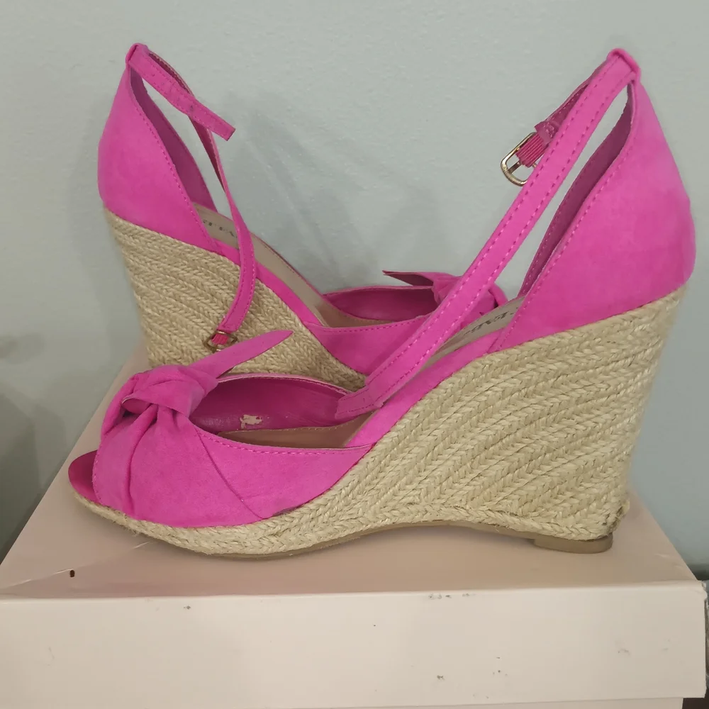 JustFab Fuchsia Wedge Sandals - Picture 3 of 4